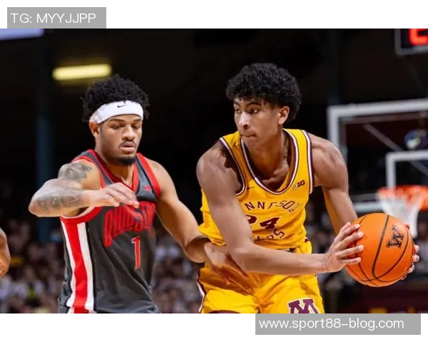 卡梅隆托马斯半场表现抢眼10投6中贡献18分3篮板6助攻1抢断